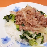 スタミナ！(^^)豚肉と冷凍小松菜の生姜焼き丼♪